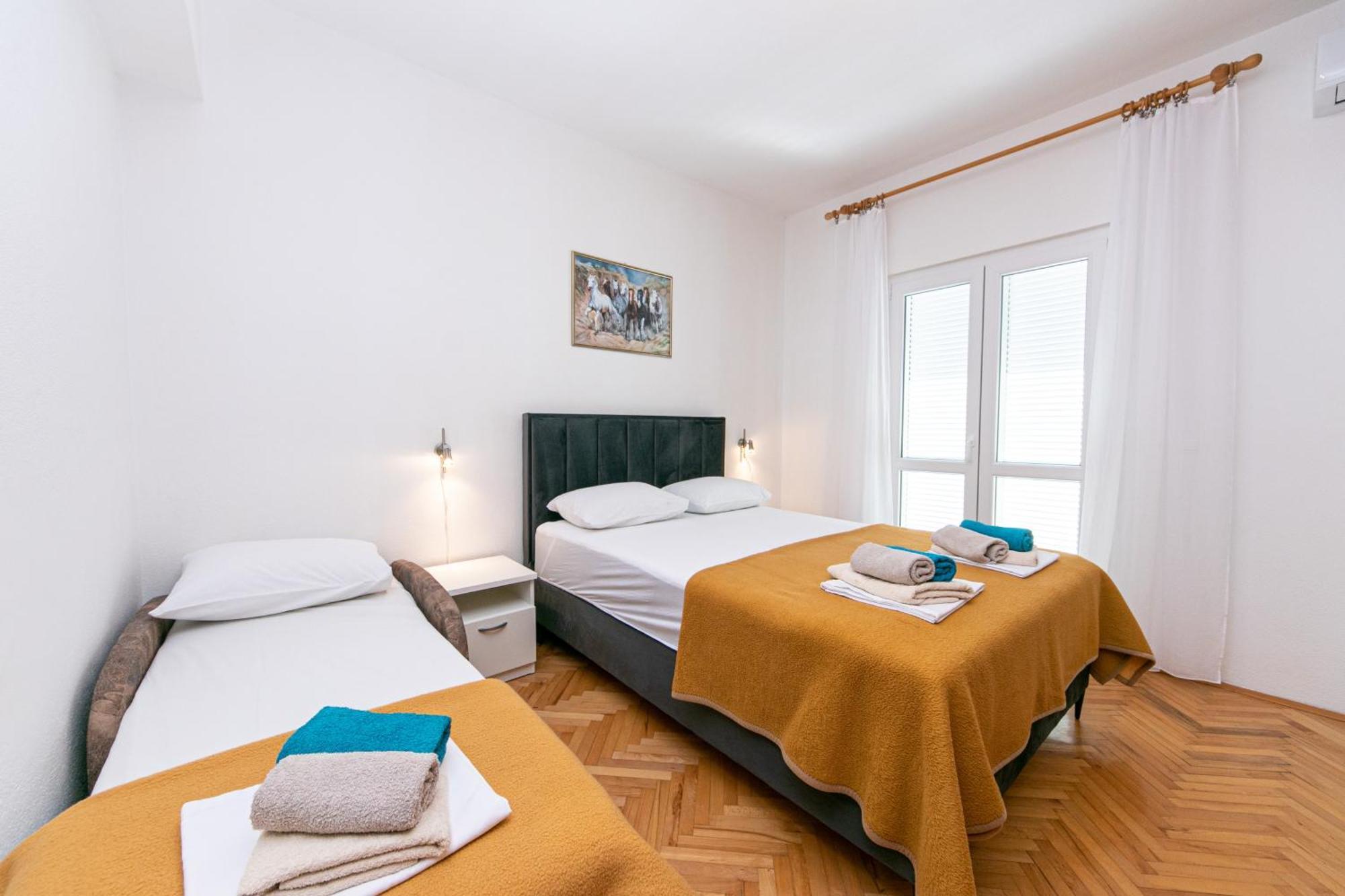 Apartments With A Parking Space Pisak, Omis - 5975 Exterior photo