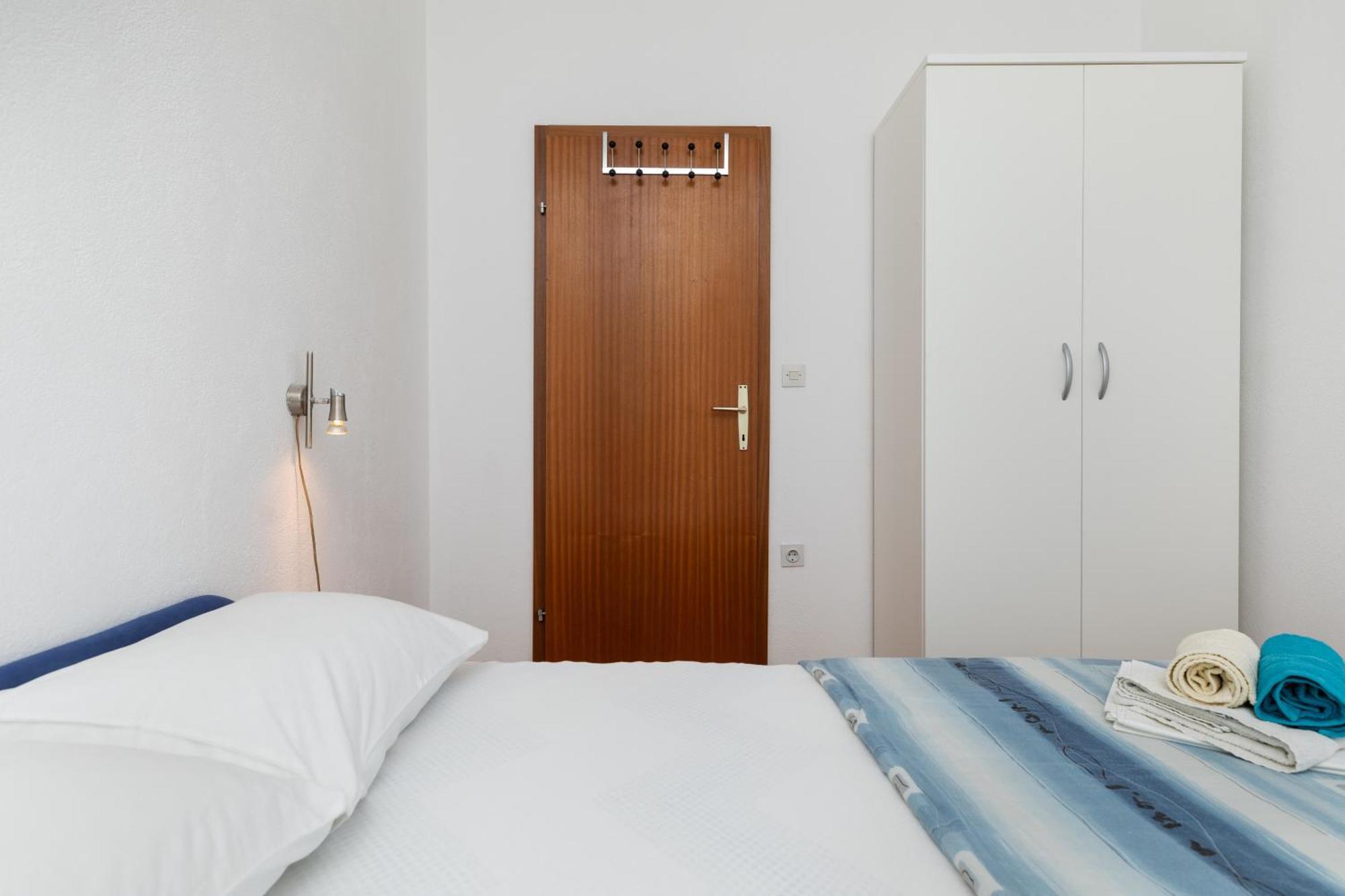 Apartments With A Parking Space Pisak, Omis - 5975 Room photo