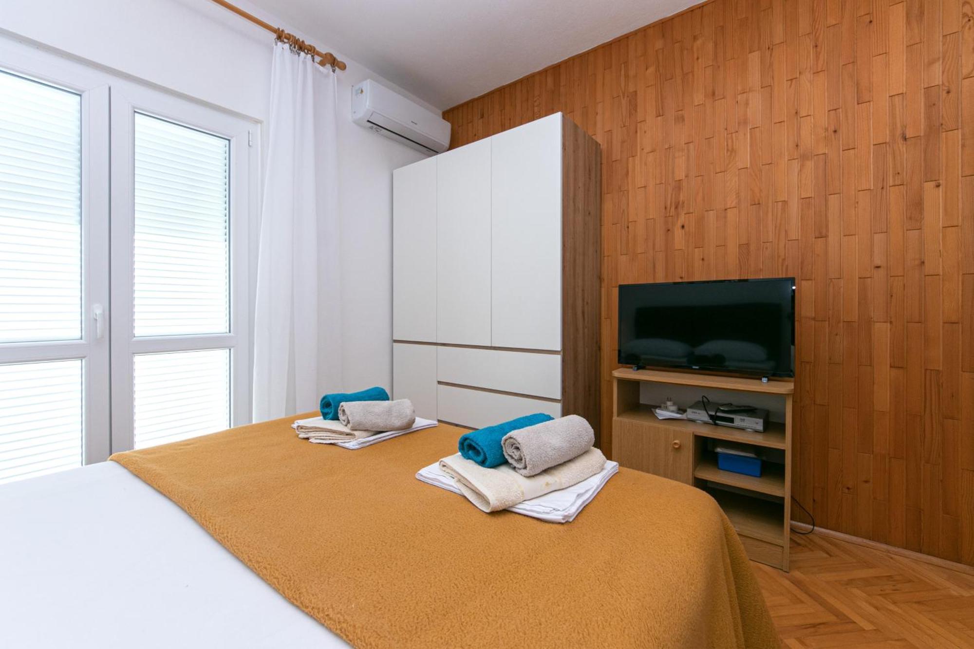 Apartments With A Parking Space Pisak, Omis - 5975 Exterior photo